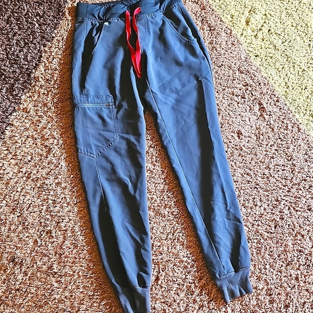 FIGS Technical Collection Scrub Pants Joggers Women’s Gray